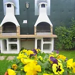 Charmante Mit Privatem Garten By Interhome